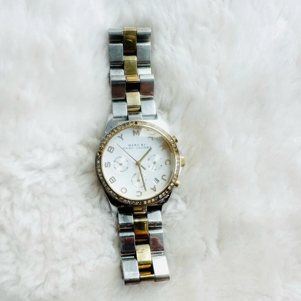 Marc by Marc Jacob’s Gold Sliver Watch - Picture 6 of 7